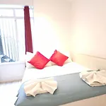 F23-Spacious Studio Fits 4 Near Paddington
