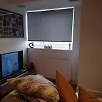 Whole Apartment 5 Mins To East Croydon & Concierge