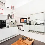 Bright And Stylish 1 Bedroom Apt In Notting Hill