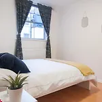 Stylish Apartments By Hyde Park