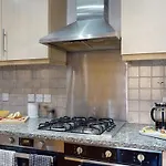 Docklands Riverside Superior 3 Bedroom Apartment By Delta Accomodation