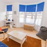 Guestready - Vibrant W Garden View In Walthamstow