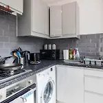 Conen Breccia Apartment