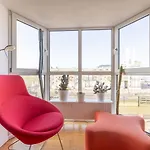 Sunny Maisonette With Views Over Canary Wharf, London