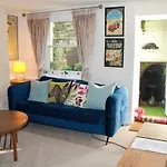 Vintage Styled House Central Camden