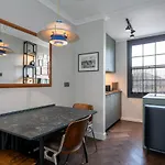 Top Floor Chic Camden Apartment Sleep 2