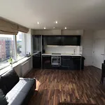 Luxury 2 Bed Penthouse Apartment Near Station