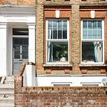 Colourful, 1-Bedroom Victorian Flat With Garden
