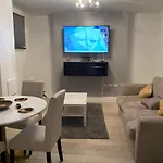 Lovely 2Bed Apartment In Central Location