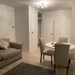 Lovely 2Bed Apartment In Central Location