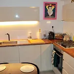 Vintage Styled House Central Camden