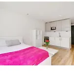 Lovely,Modern Studio Apartment In Chelsea