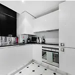 Central Kensington Apartment