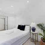 Central Kensington Apartment