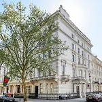 Central Kensington Apartment