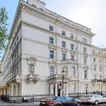 Central Kensington Apartment