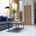 Executive Bright And Airy Studio Apartment In Sydenham