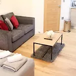 Executive Bright And Airy Studio Apartment In Sydenham