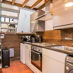 Split Level Studio Apartment In Camden