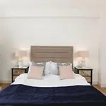 **Authentic&Spacious 5 Bed Apartment/Hyde Park**