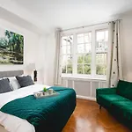 **Authentic&Spacious 5 Bed Apartment/Hyde Park**