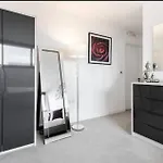 Stunning 2 Bed 2 Bath Apartment In Clerkenwell