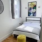 Modern And Light 2 Bed Flat In Sw2