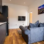 Lovely New 1 Bedroom Apartment In Stratford!