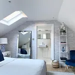 Courtfield Gardens Luxury Apartment
