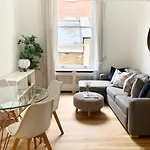 Courtfield Gardens Luxury Apartment