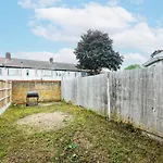 Lovely 2 Bd Hse With Parking Near Excel
