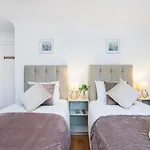 Lovely 2 Bd Hse With Parking Near Excel