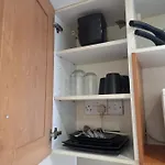 F8-Mezzanine 1St Floor Flat Fits 3 Near Paddington
