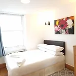 F302- 3Rd Floor Studio Fits 2 Near Hyde Park