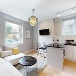 Modern 2 Bedroom Flat In Hampstead Heath