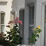 2 Bed Luxury Service Apartment In The Heart Of Chiswick Town, London W4 Zone 2