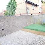 Trendy, Modern Garden Posh Peckham Apartment