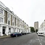 Bright 2 Bedroom 2 Bath Garden Flat in Victoria