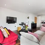 Pass The Keys Trendy Apartment In Best Location