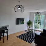 London City Stays - Modern 2 Bedroom Apartment With Free Parking And Gym Access