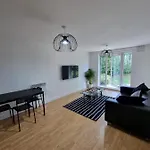 London City Stays - Modern 2 Bedroom Apartment With Free Parking And Gym Access