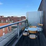 Modern & Spacious Penthouse In North London