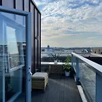 Modern & Spacious Penthouse In North London