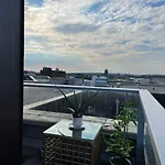 Modern & Spacious Penthouse In North London