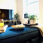 Perfect Central Location- 5 Minutes From Tower Bridge ! 8 Minutes Walk From Tube