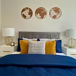 Perfect Central Location- 5 Minutes From Tower Bridge ! 8 Minutes Walk From Tube