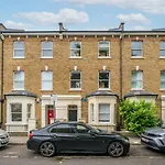 Altido Stylish 4-Bed House W/ Private Paved Garden In Elephant & Castle