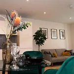 Royal Wharf - 1 Bed - Balcony - River & City View