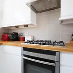 Lovely Two Bedroom Flat With Patio In Notting Hill