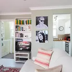 Lovely Two Bedroom Flat With Patio In Notting Hill